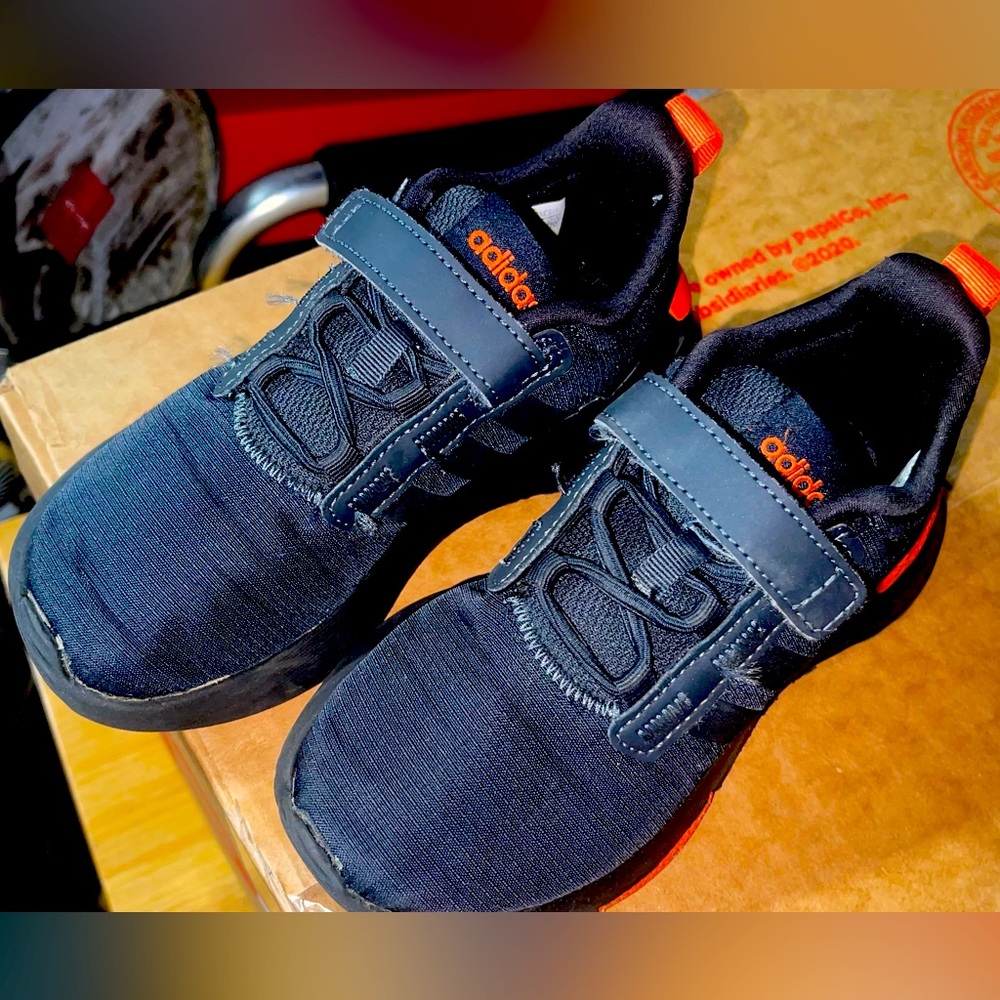 Adidas Sneakers